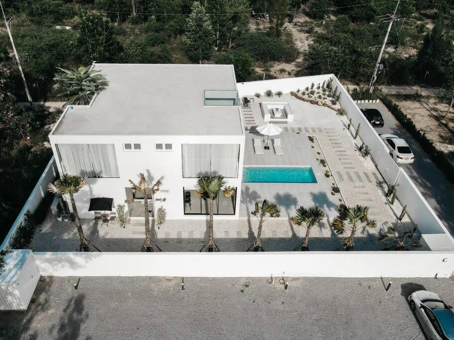 Her Huahin Pool Villa Exterior photo